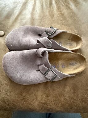 Birkenstock Suede Clog in faded purple